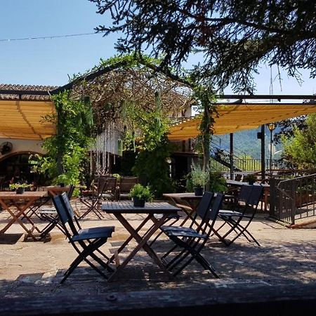 Hostal La Guineu Viladrau Exterior photo